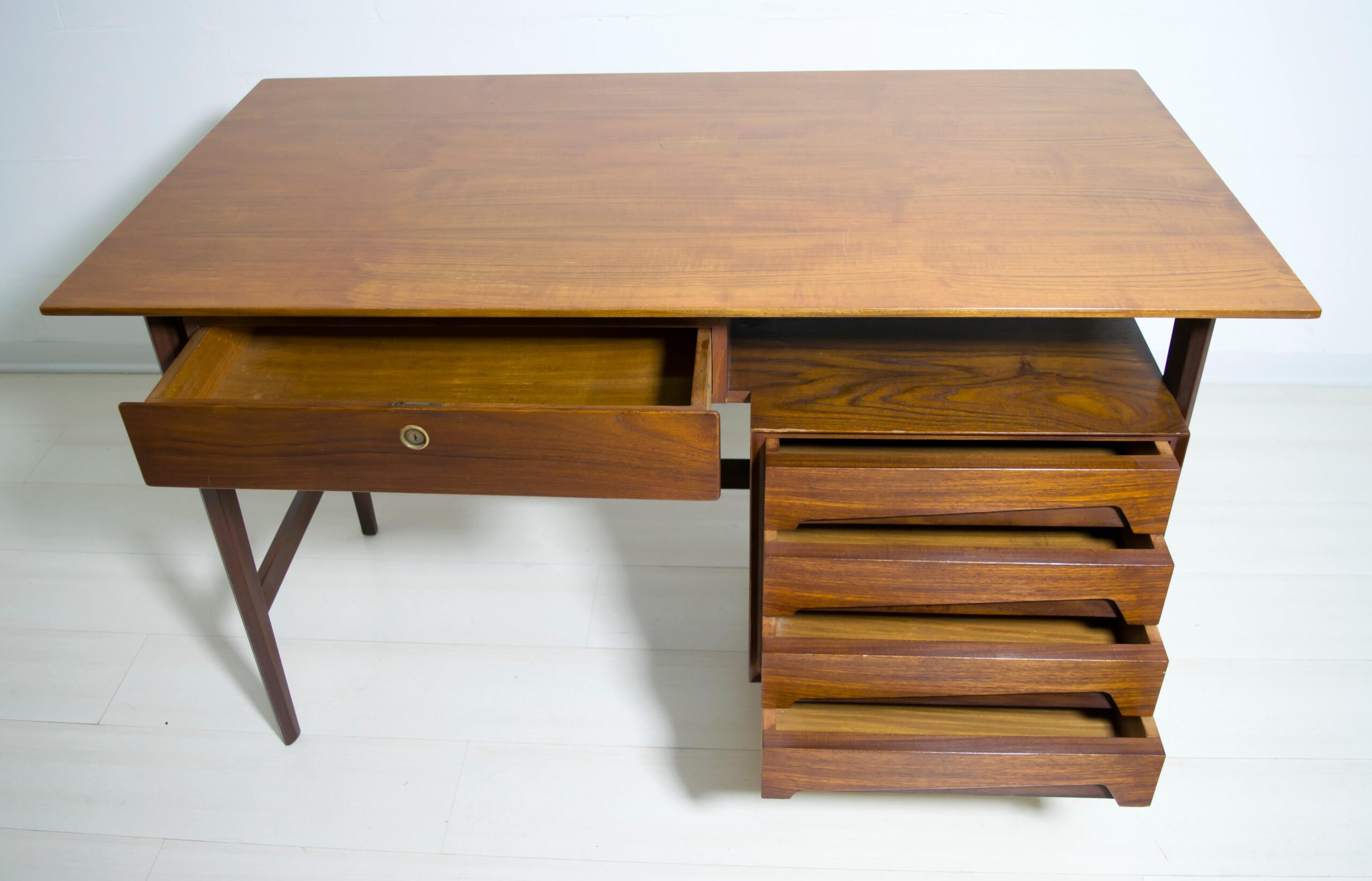 Vittorio Dassi Mid-Century Modern Italian Teakwood Writing Desk and Chair, 1950s