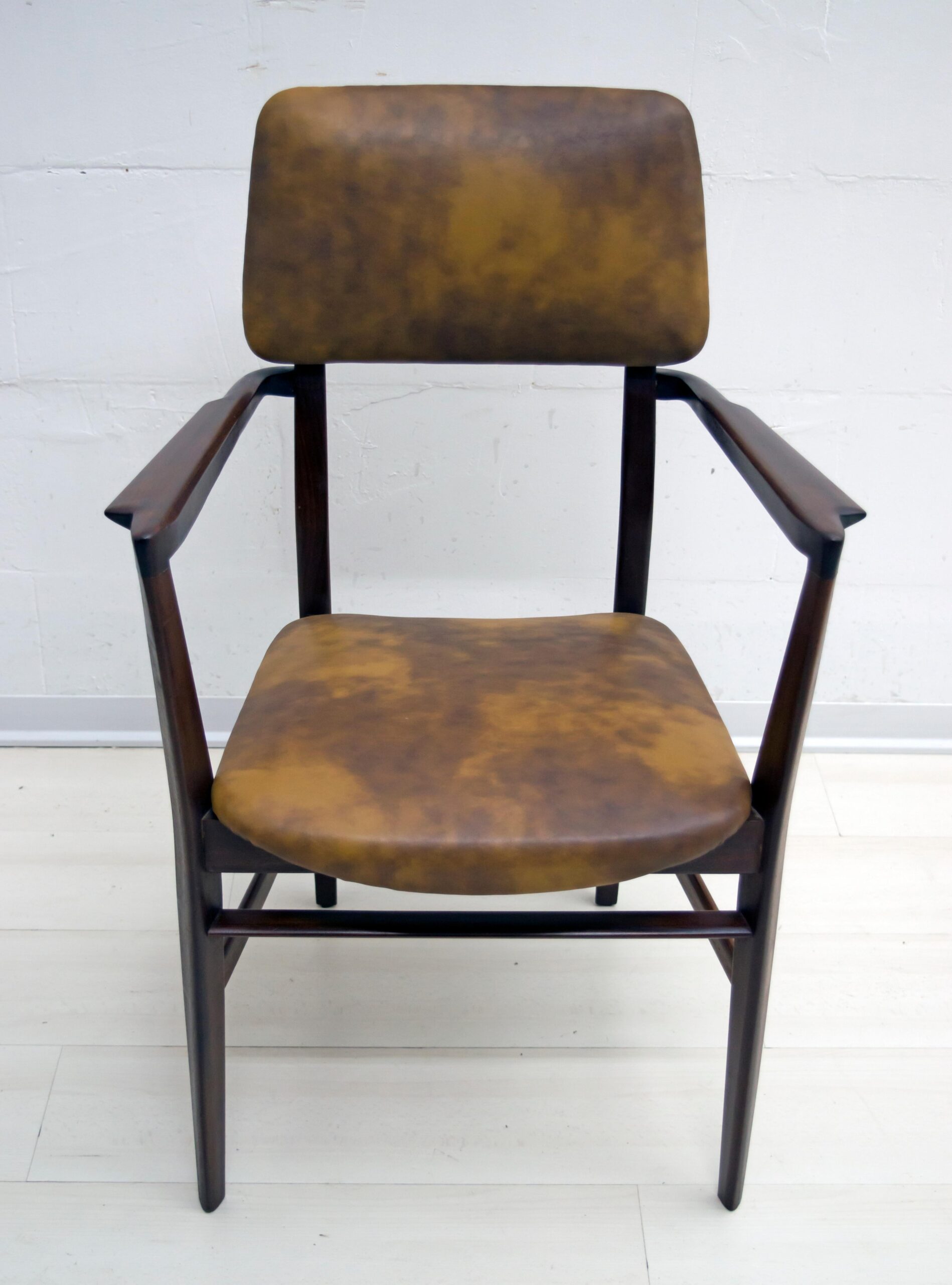 Vittorio Dassi Mid-Century Modern Italian Teakwood Writing Desk and Chair, 1950s