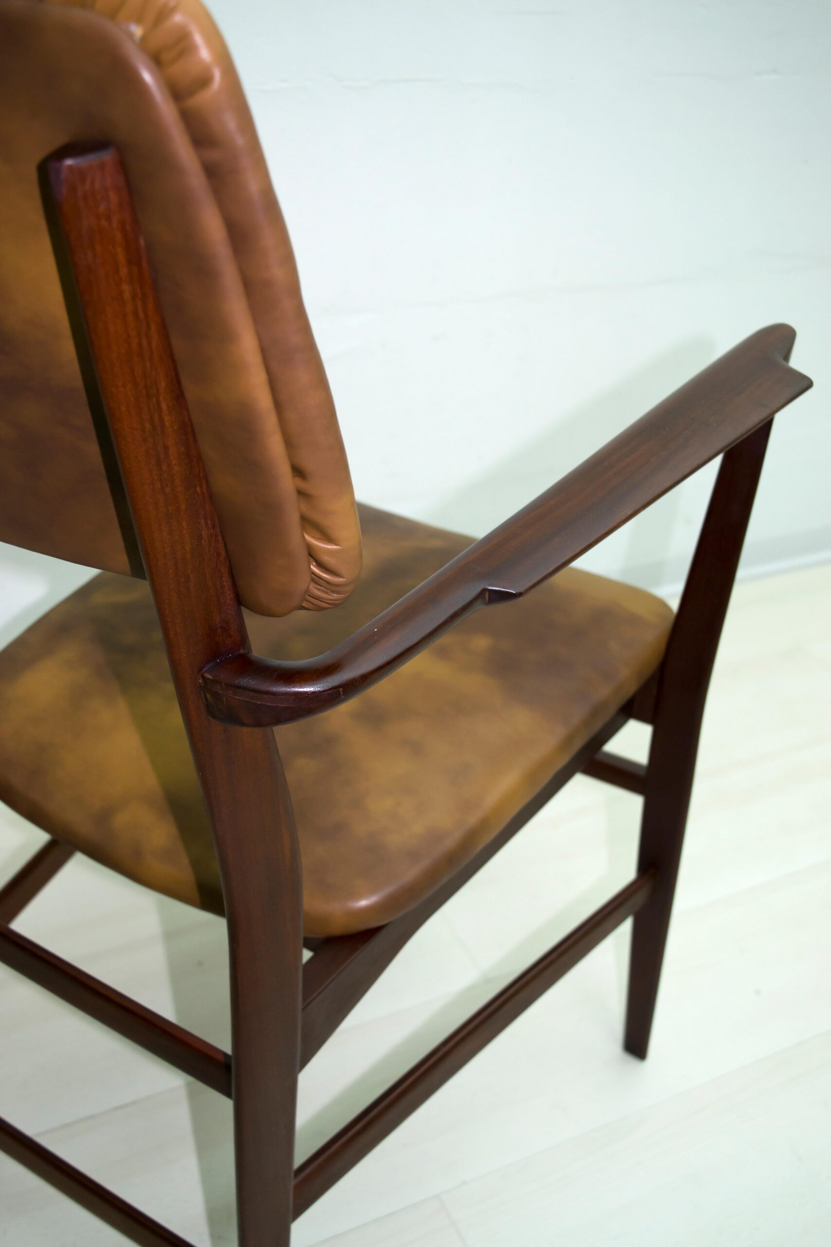 Vittorio Dassi Mid-Century Modern Italian Teakwood Writing Desk and Chair, 1950s