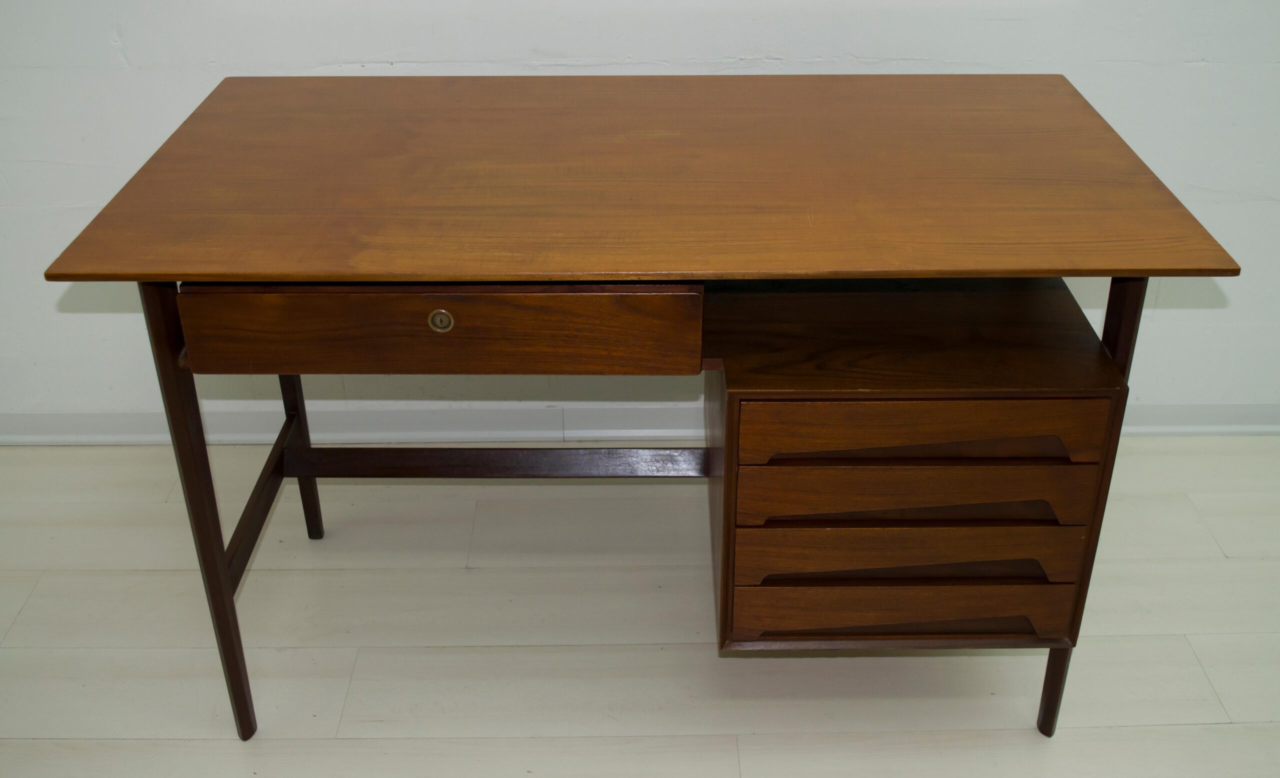 Vittorio Dassi Mid-Century Modern Italian Teakwood Writing Desk and Chair, 1950s