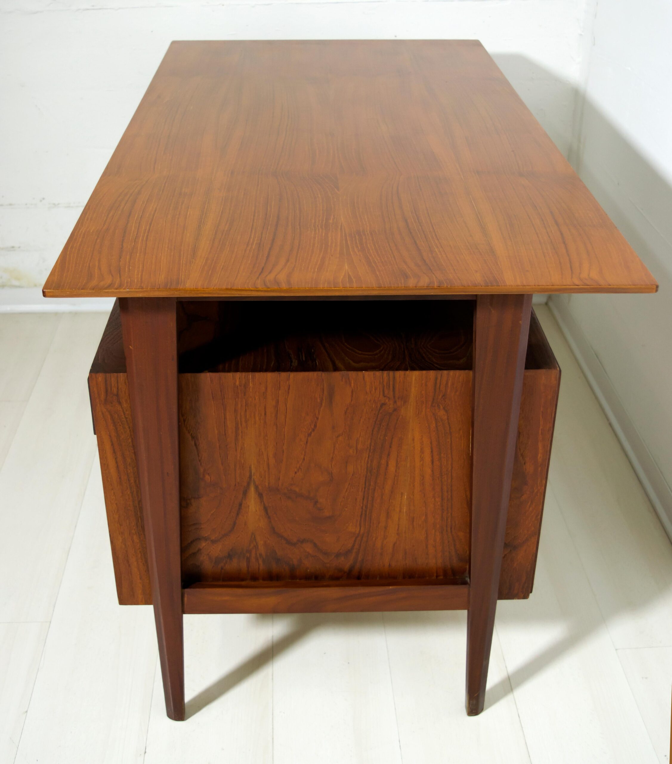Vittorio Dassi Mid-Century Modern Italian Teakwood Writing Desk and Chair, 1950s