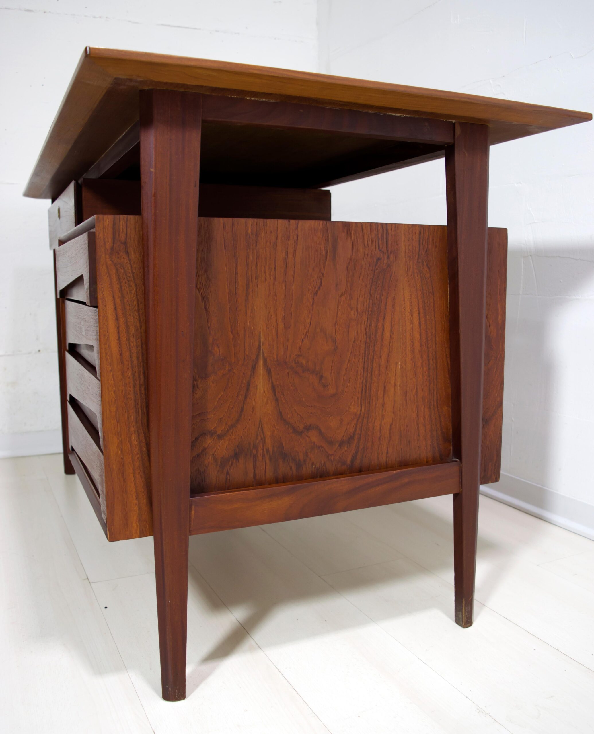 Vittorio Dassi Mid-Century Modern Italian Teakwood Writing Desk and Chair, 1950s