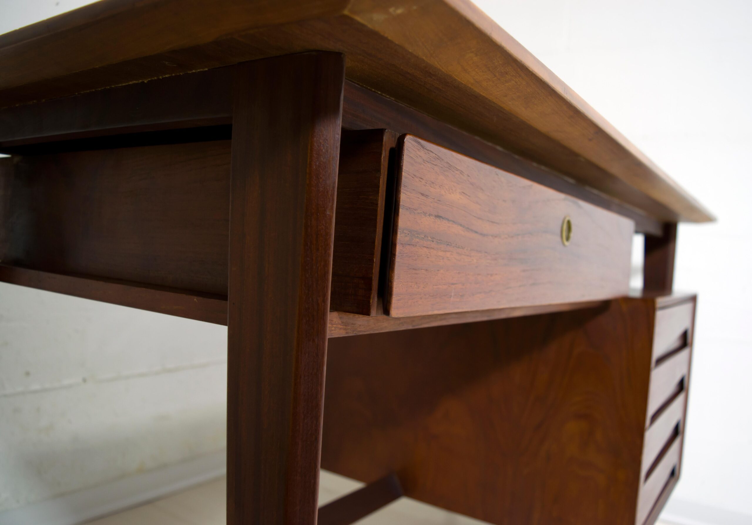 Vittorio Dassi Mid-Century Modern Italian Teakwood Writing Desk and Chair, 1950s