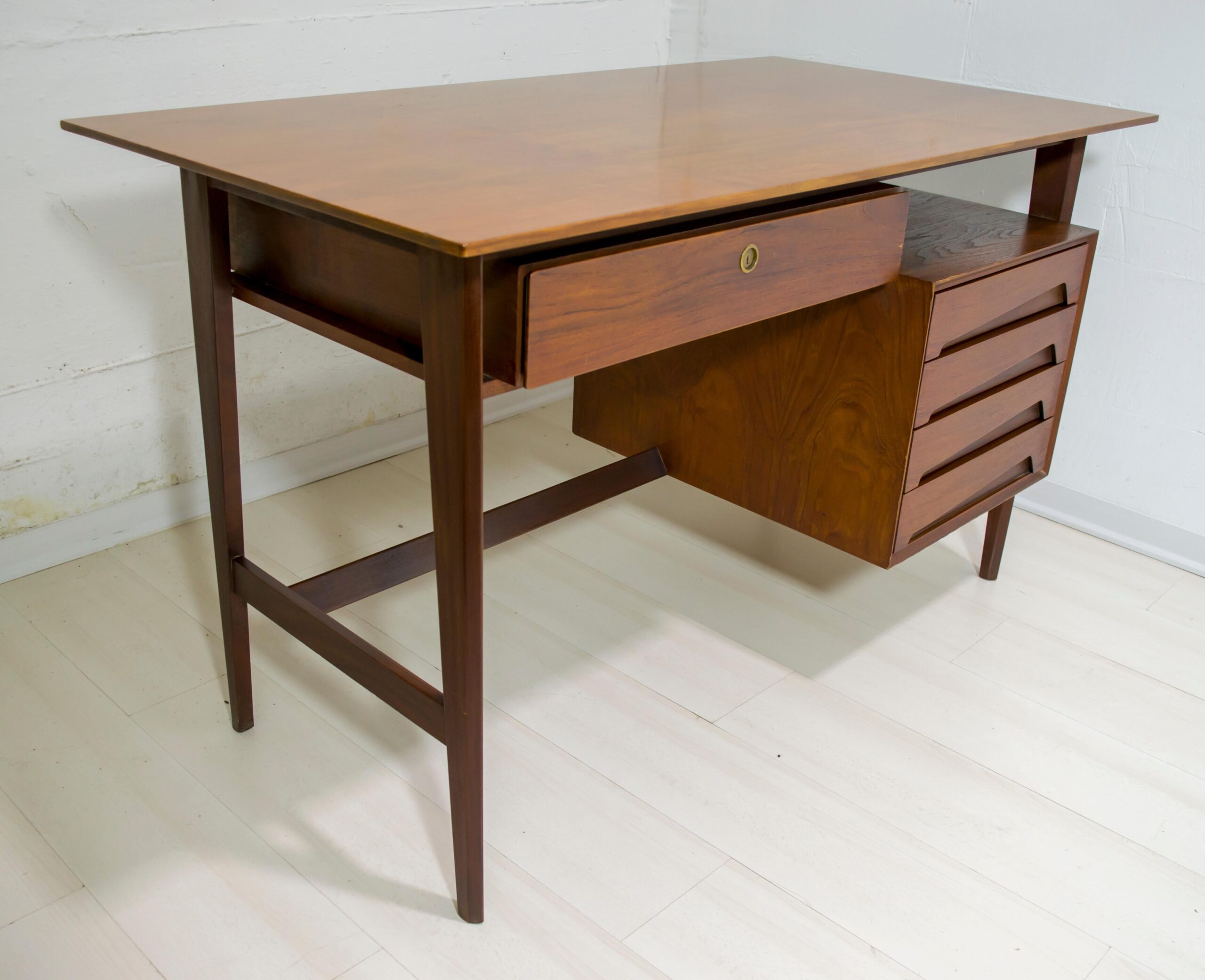 Vittorio Dassi Mid-Century Modern Italian Teakwood Writing Desk and Chair, 1950s