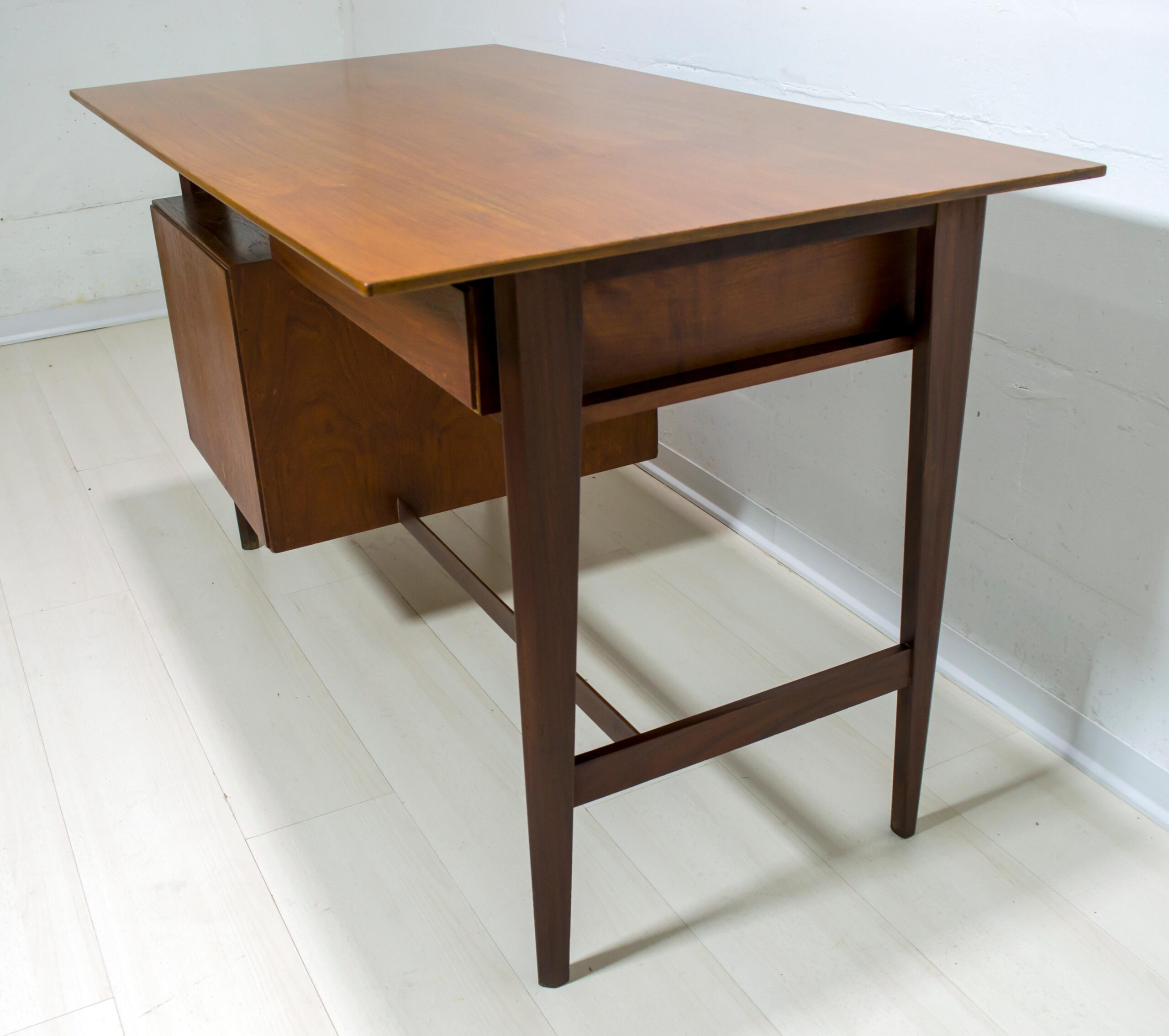 Vittorio Dassi Mid-Century Modern Italian Teakwood Writing Desk and Chair, 1950s
