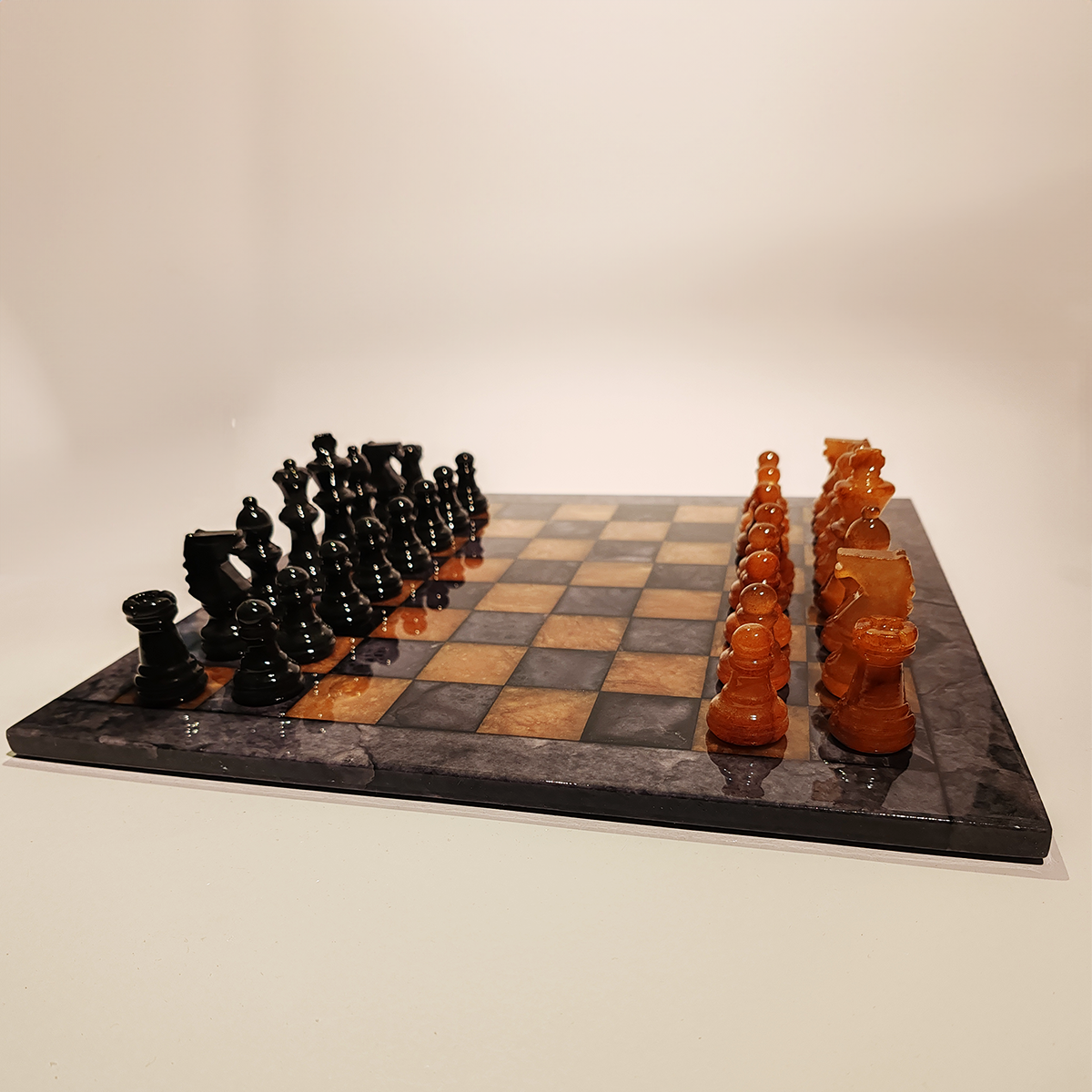 Chess Set in Hand carved Italian Alabaster of Volterra - Black and Natural Agate 1970s
