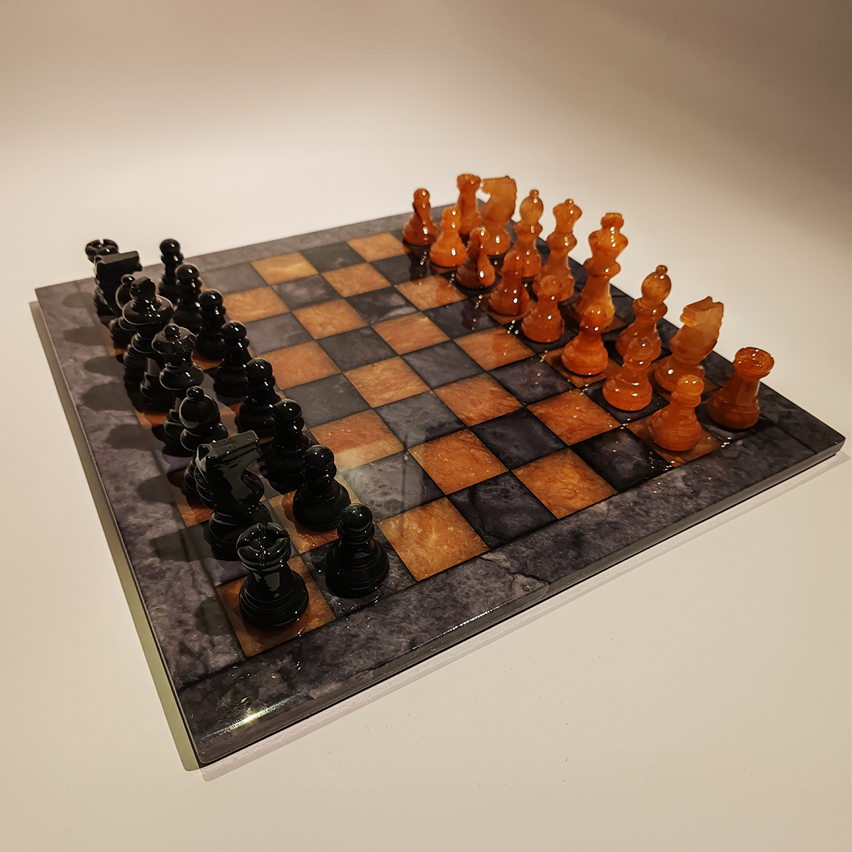 Chess Set in Hand carved Italian Alabaster of Volterra - Black and Natural Agate 1970s