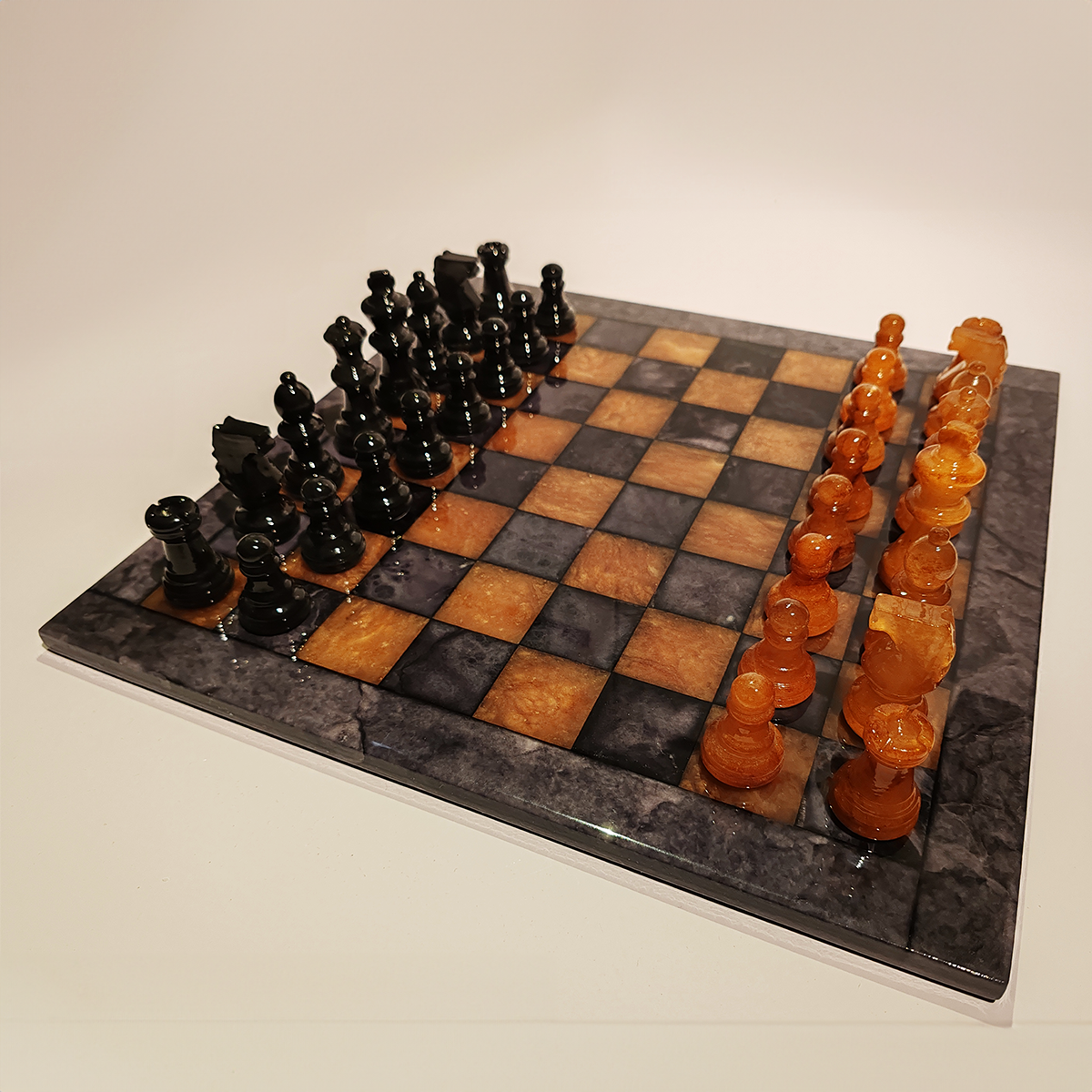 Chess Set in Hand carved Italian Alabaster of Volterra - Black and Natural Agate 1970s