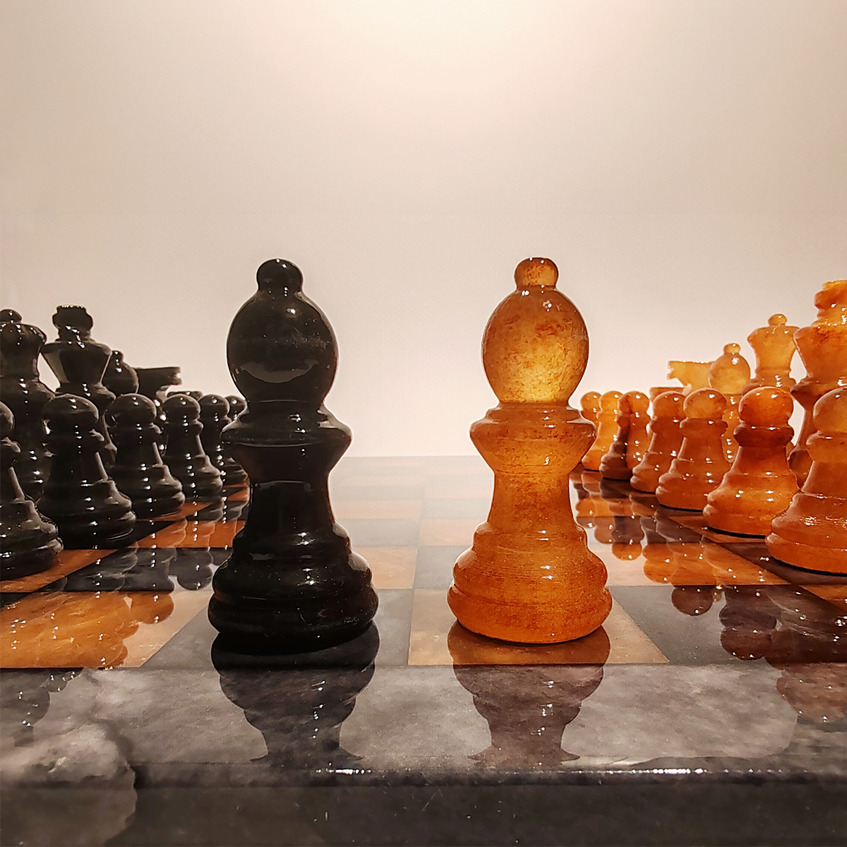 Chess Set in Hand carved Italian Alabaster of Volterra - Black and Natural Agate 1970s
