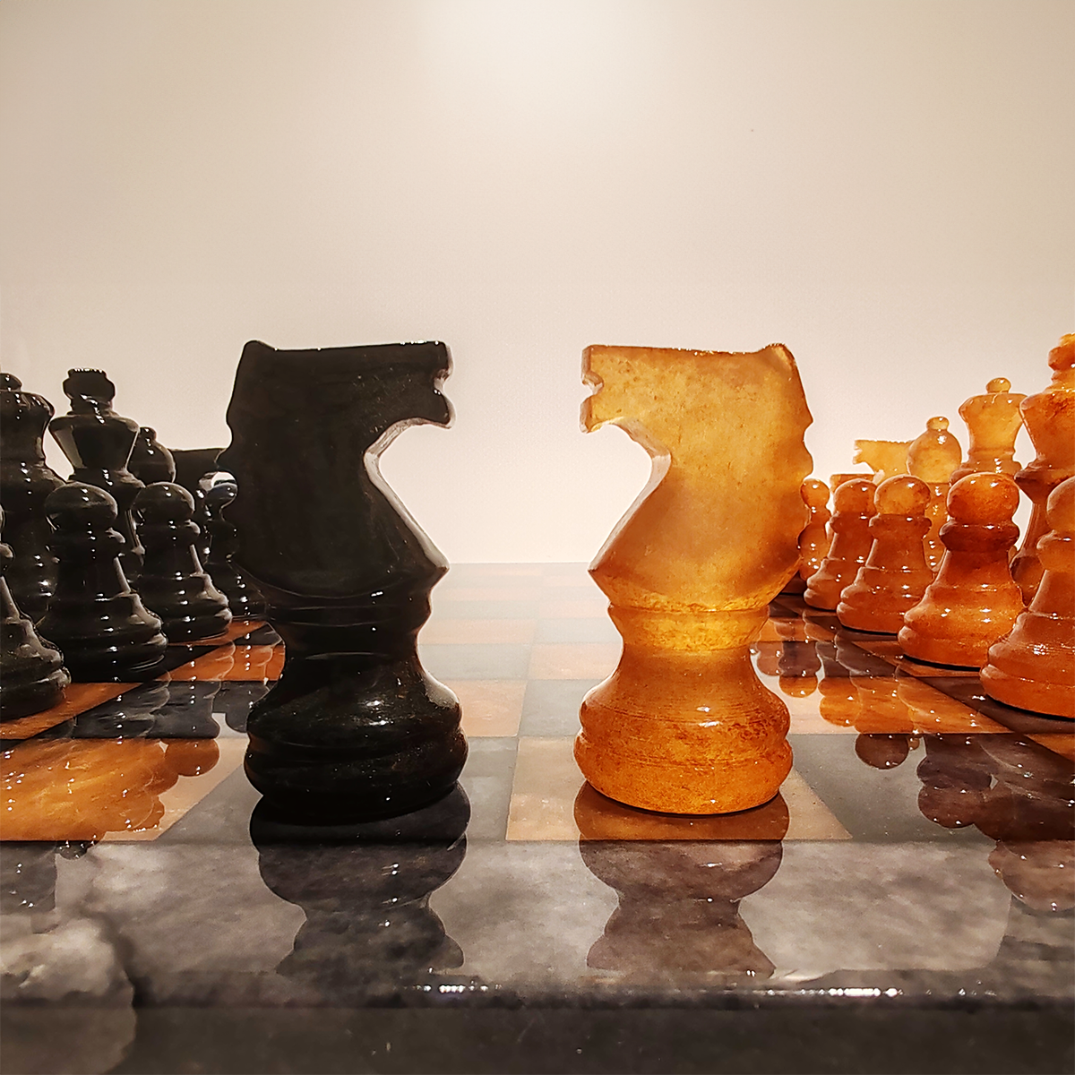 Chess Set in Hand carved Italian Alabaster of Volterra - Black and Natural Agate 1970s