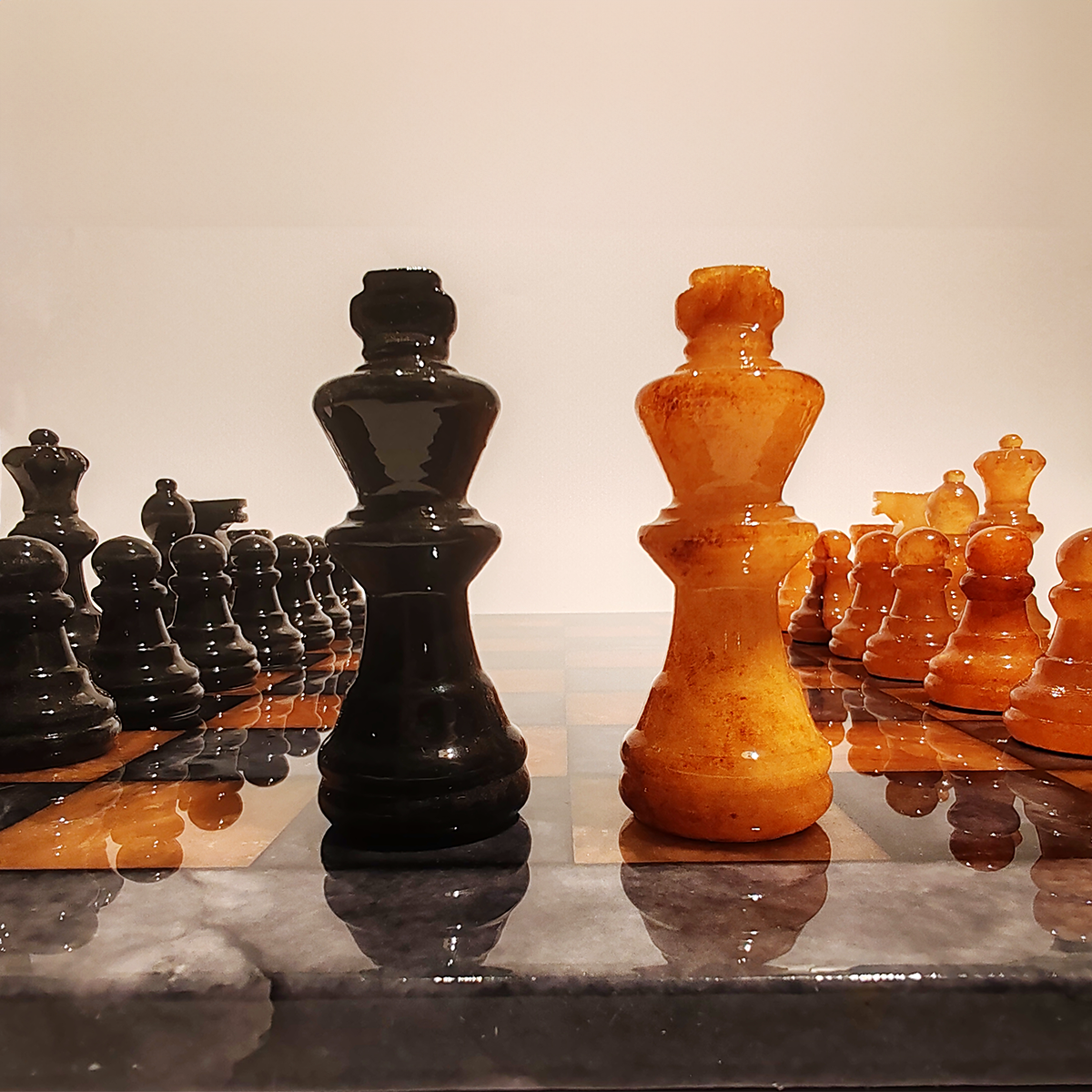 Chess Set in Hand carved Italian Alabaster of Volterra - Black and Natural Agate 1970s