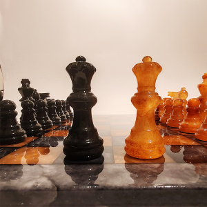 Chess Set in Hand carved Italian Alabaster of Volterra - Black and Natural Agate 1970s