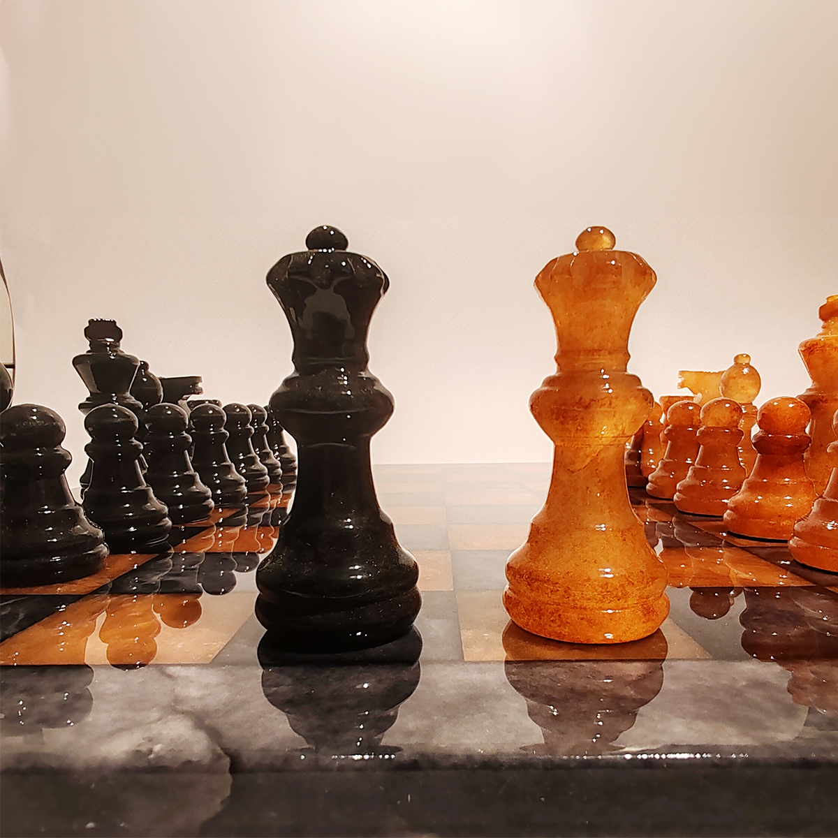 Chess Set in Hand carved Italian Alabaster of Volterra - Black and Natural Agate 1970s