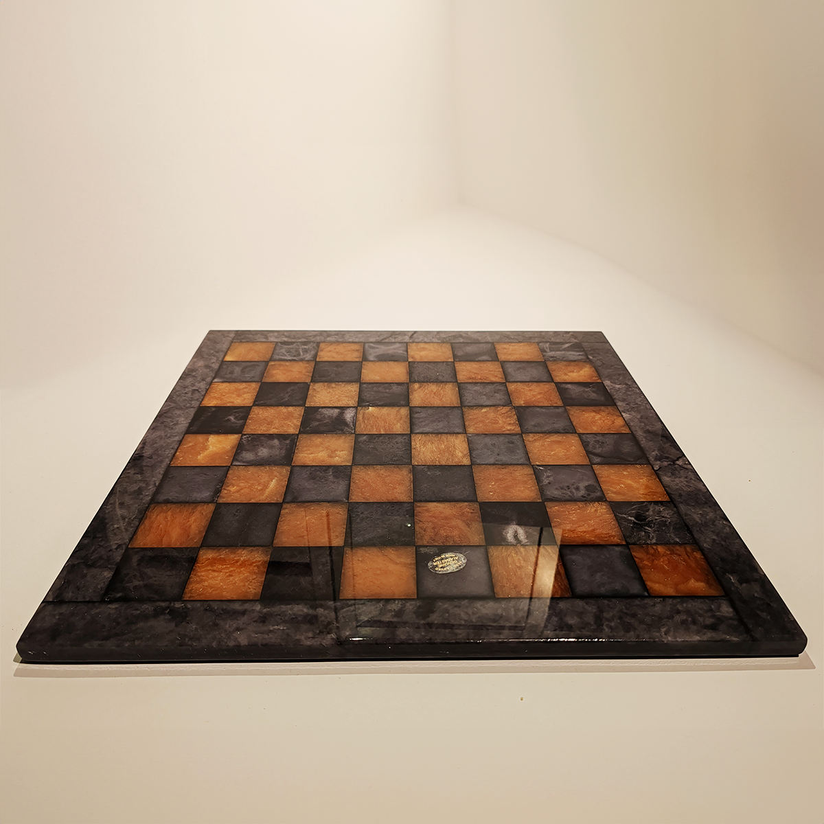 Chess Set in Hand carved Italian Alabaster of Volterra - Black and Natural Agate 1970s
