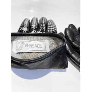 1990s Gianni Versace Dogtooth Wool Leather Winter Gloves