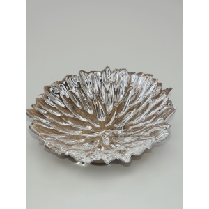 Budded crystal bowl designed by Per Lütken in the 1970s and manufactured by Royal Copenhagen in 1991.