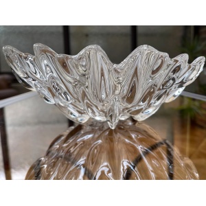 Budded crystal bowl designed by Per Lütken in the 1970s and manufactured by Royal Copenhagen in 1991.