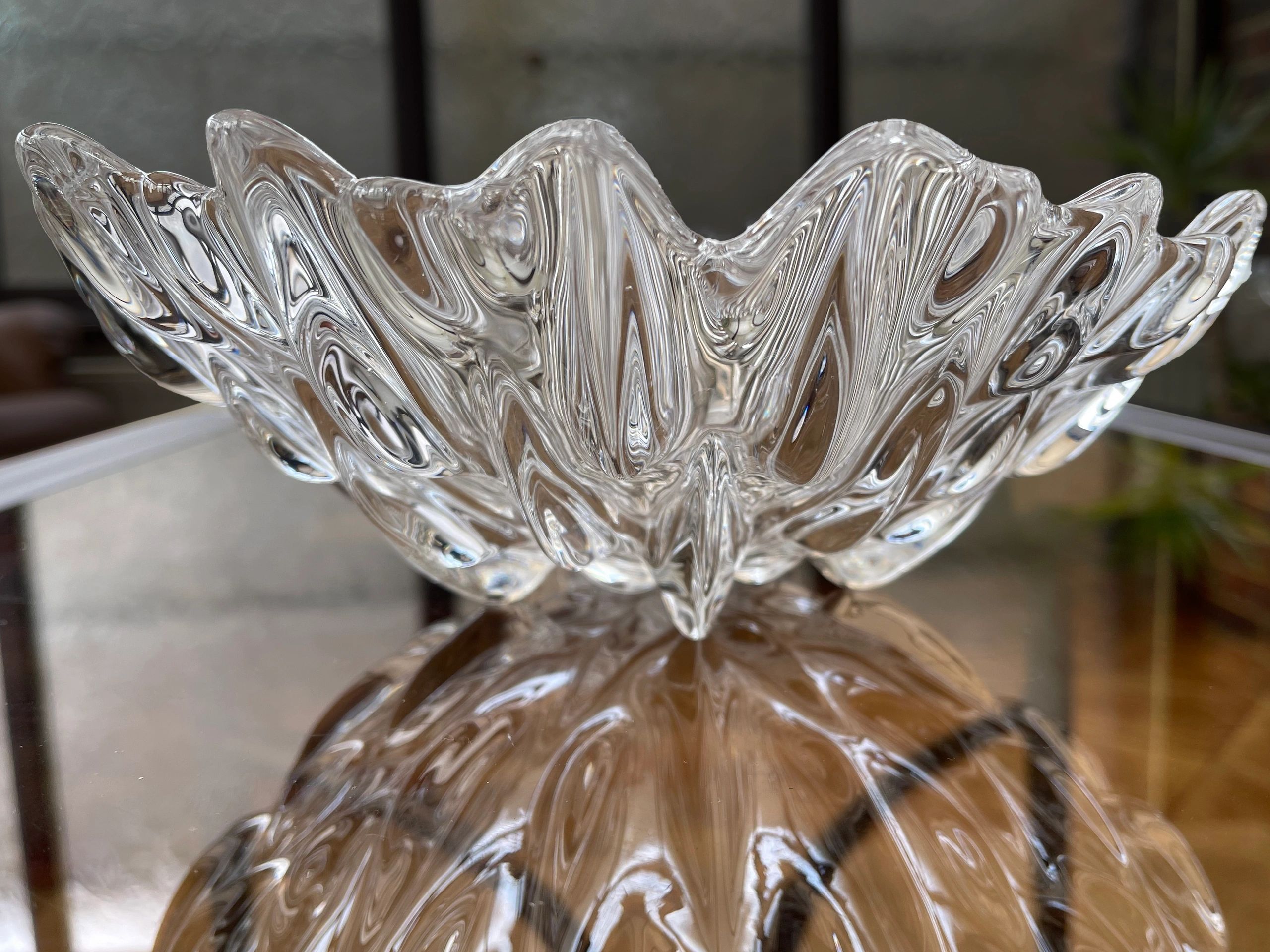 Budded crystal bowl designed by Per Lütken in the 1970s and manufactured by Royal Copenhagen in 1991.