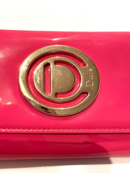 2000s Christian Dior Pink Fuchsia Patent Leather Handbag On Chain - Image 6