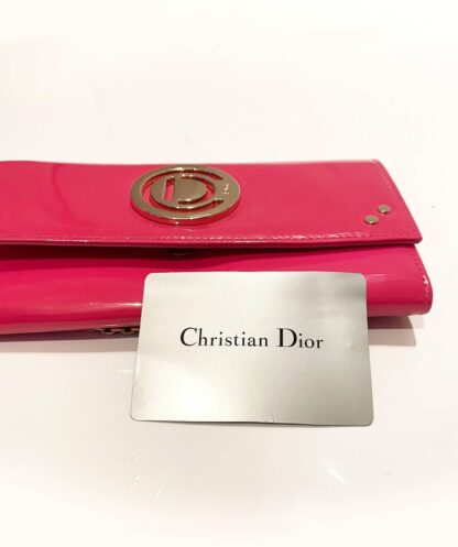 2000s Christian Dior Pink Fuchsia Patent Leather Handbag On Chain - Image 3