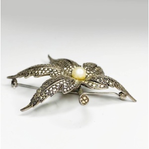 1980s Christian Dior Crystal Leaf Design Brooch with Pearl