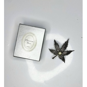 1980s Christian Dior Crystal Leaf Design Brooch with Pearl