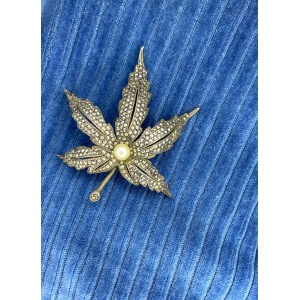 1980s Christian Dior Crystal Leaf Design Brooch with Pearl
