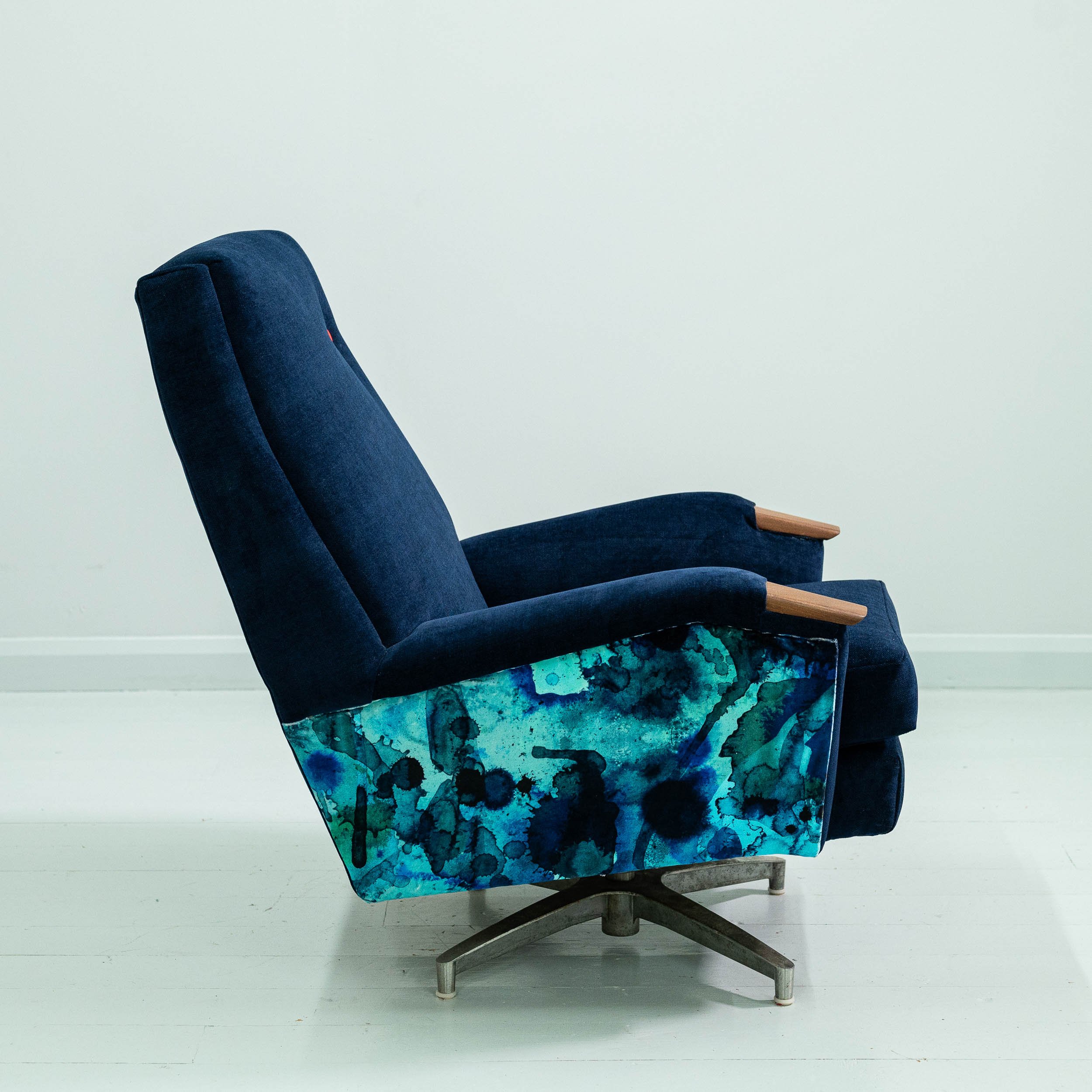 GPlan Swivel by Jay & Co