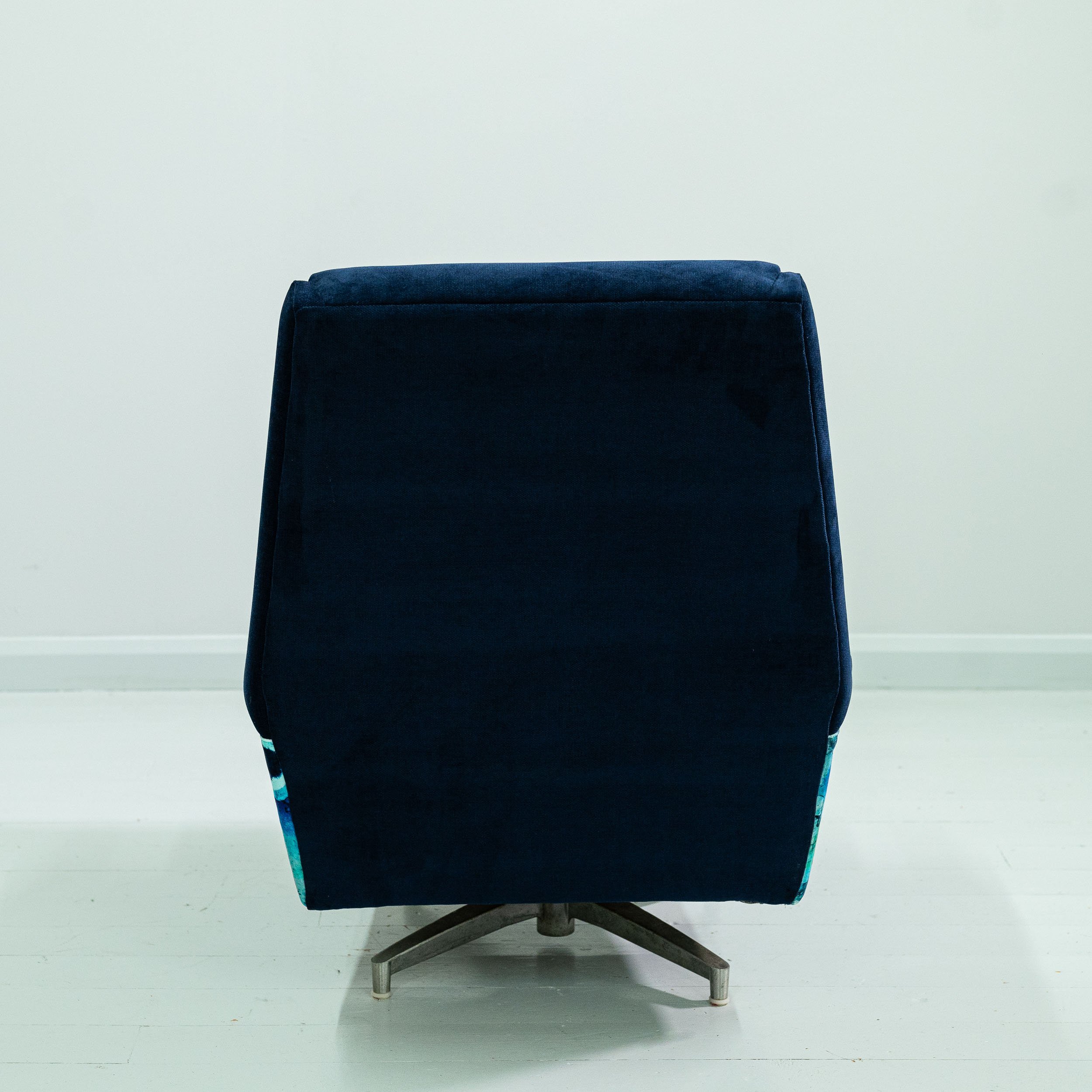 GPlan Swivel by Jay & Co