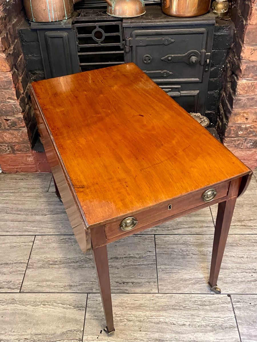 Antique George III mahogany inlaid Pembroke table
