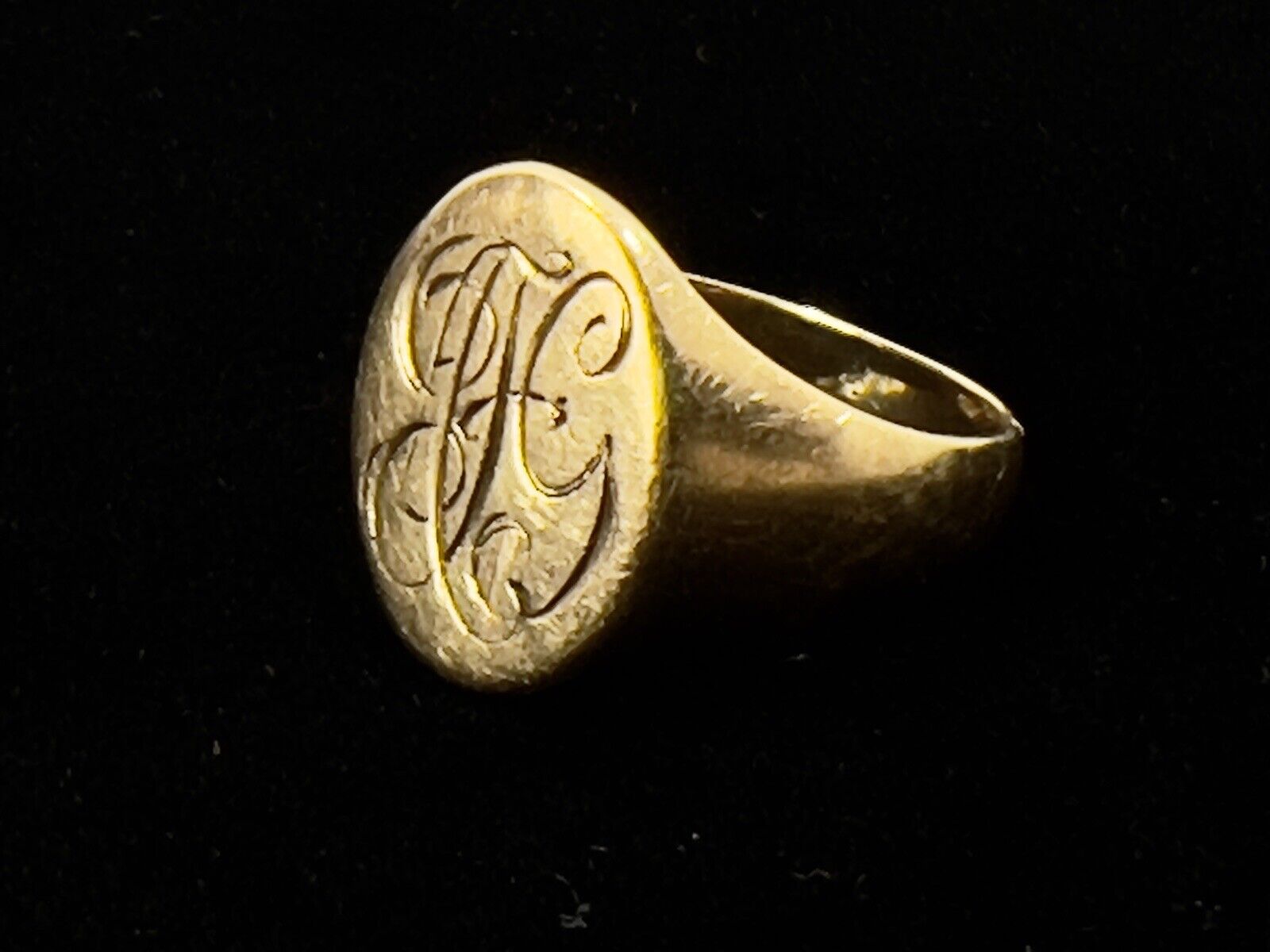9ct Yellow Gold, Gents Signet Ring with Monogram, Size V