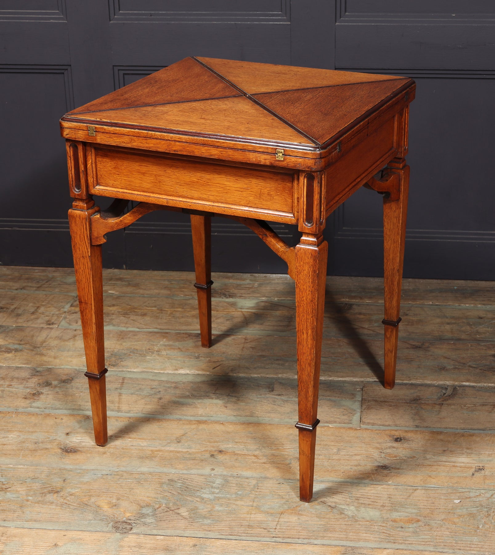 Excellent Arts & Crafts English Oak Envelope Card Table