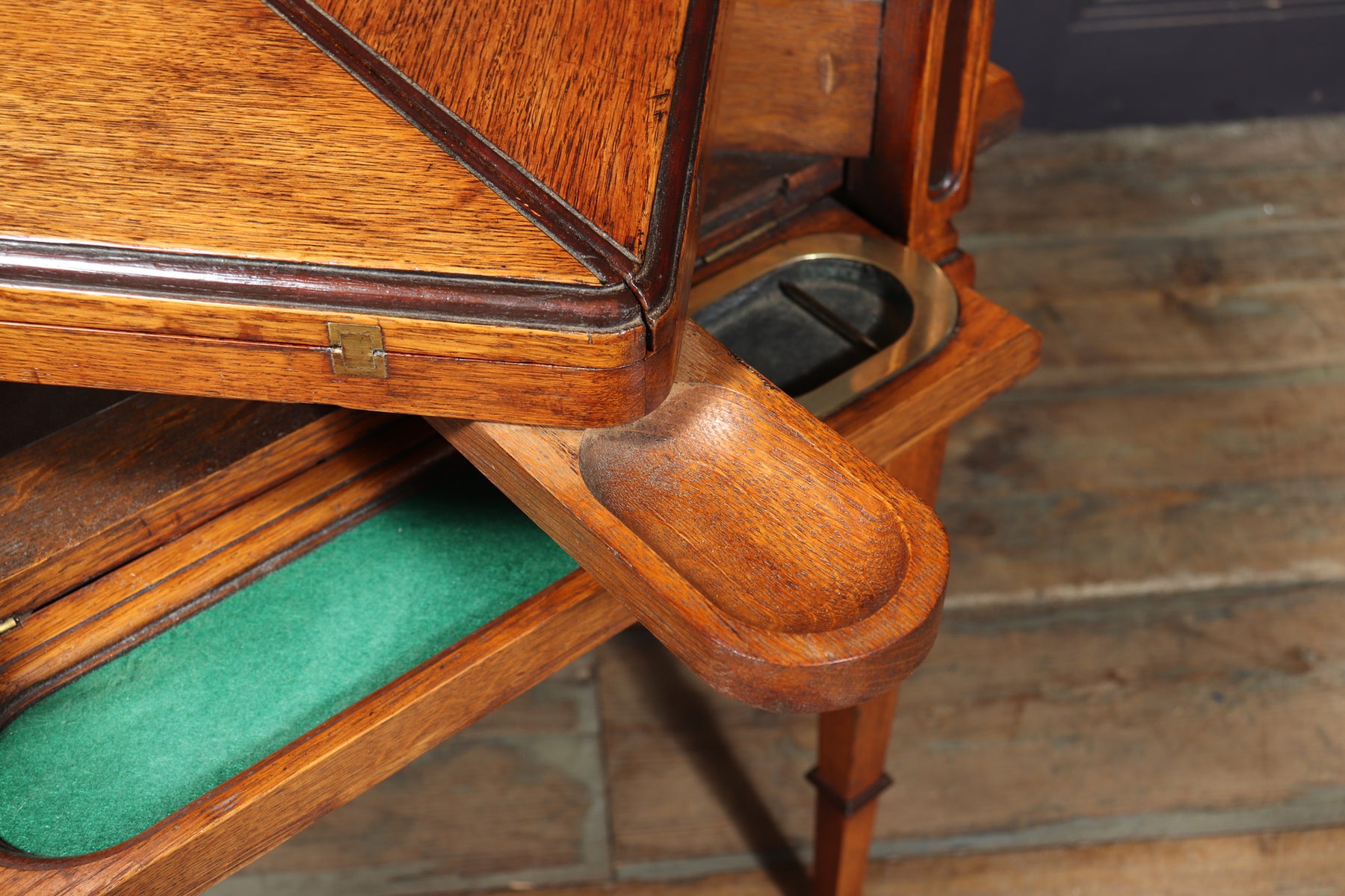 Excellent Arts & Crafts English Oak Envelope Card Table