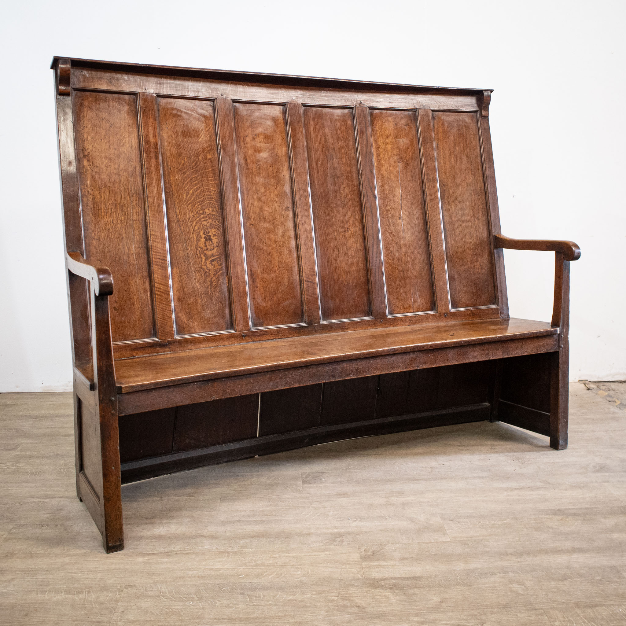 Early 19th Century Welsh Borders Oak Settle