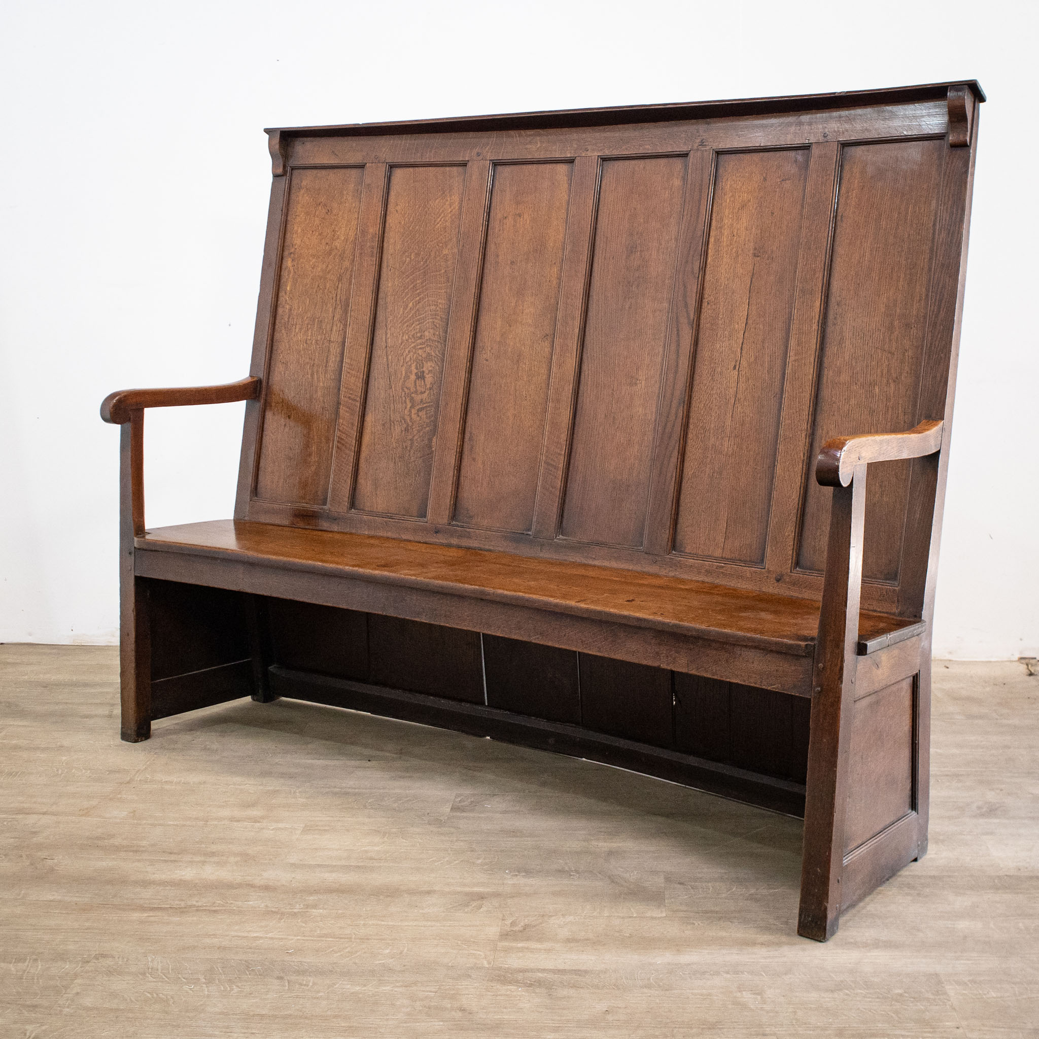 Early 19th Century Welsh Borders Oak Settle