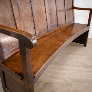 Early 19th Century Welsh Borders Oak Settle