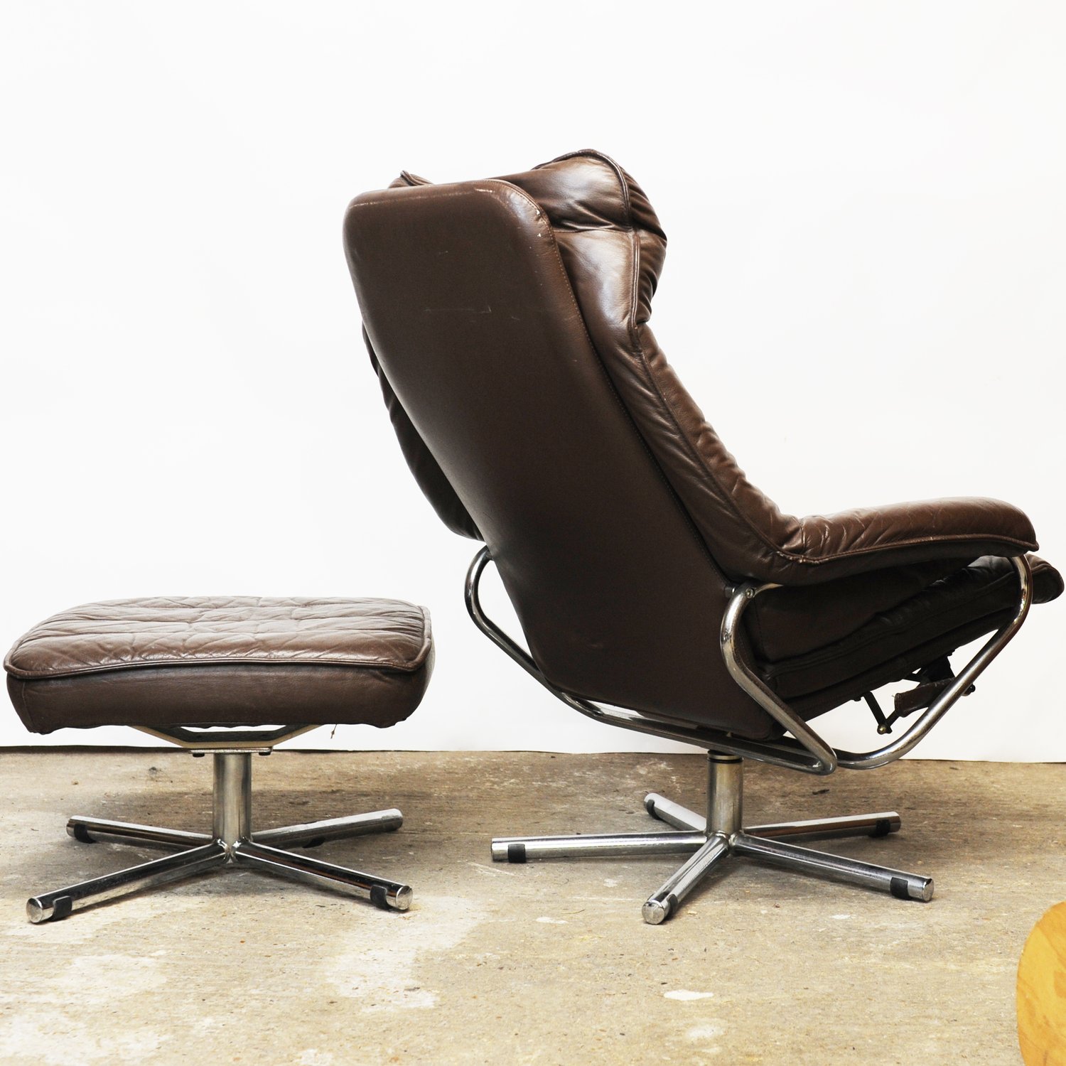 Pair of Norwegian Lounge Chairs with Footstools in Brown Leather by Skoghaus Industri, 1960s, Set of 2