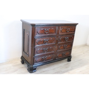 Antique Chest Of Drawers In Walnut, 17th Century