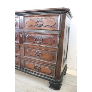 Antique Chest Of Drawers In Walnut, 17th Century