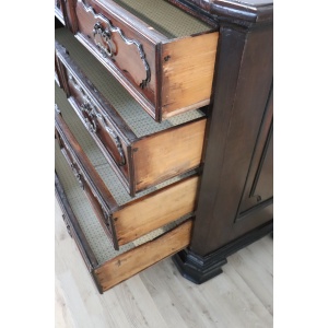 Antique Chest Of Drawers In Walnut, 17th Century