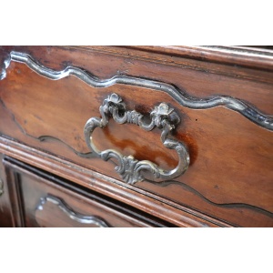 Antique Chest Of Drawers In Walnut, 17th Century