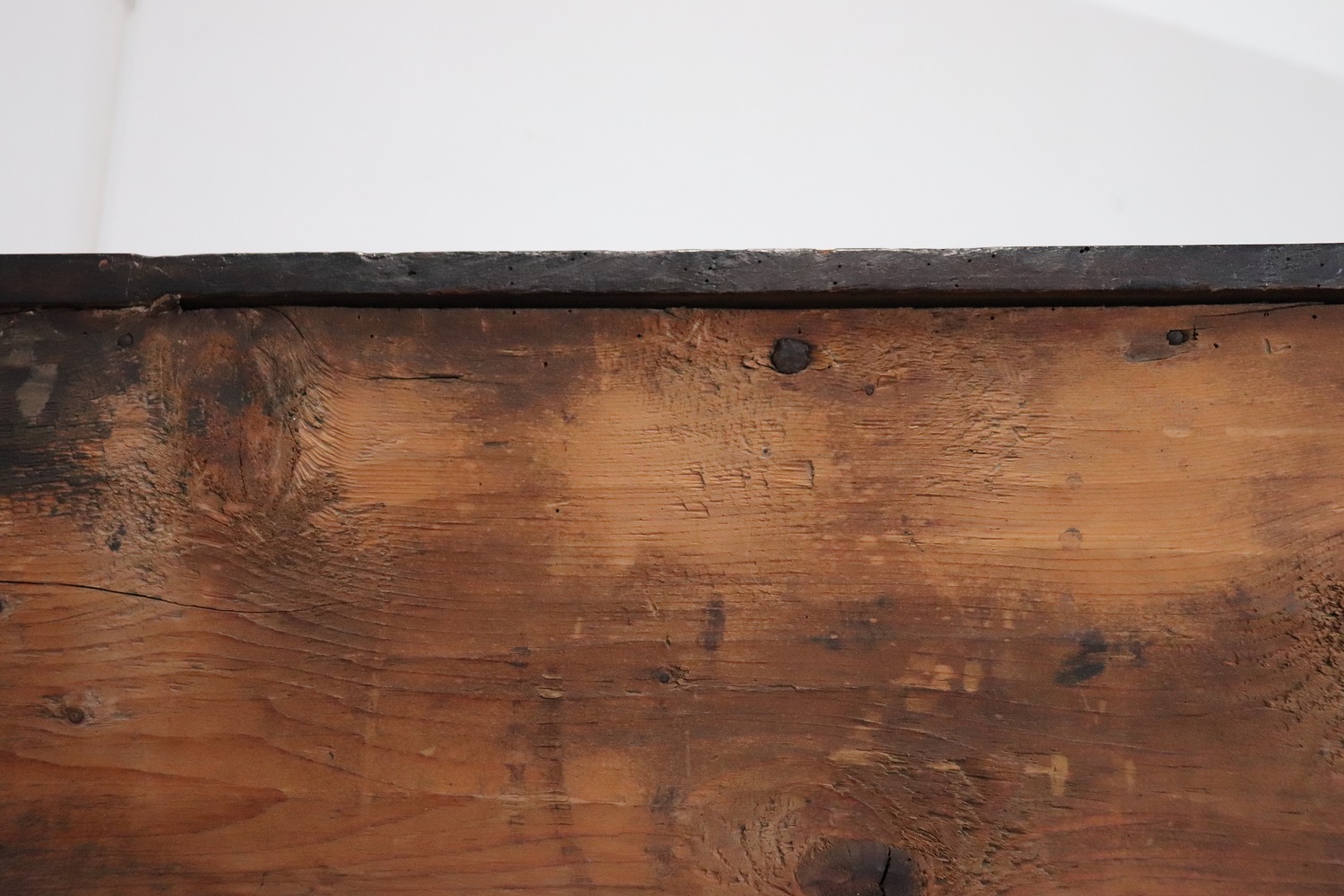 Antique Chest Of Drawers In Walnut, 17th Century