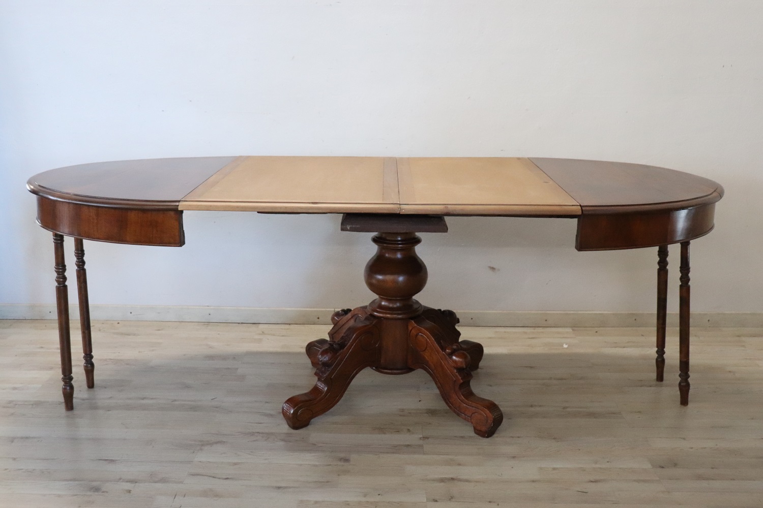 Oval Walnut Extendable Dining Table, 19th Century