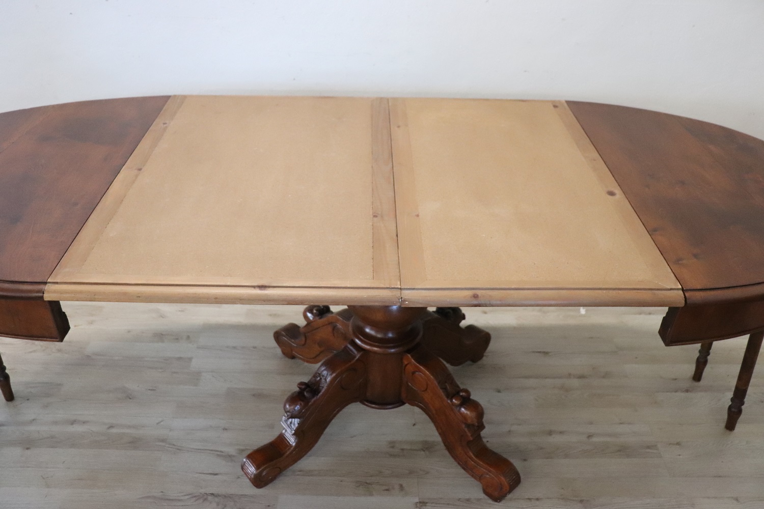 Oval Walnut Extendable Dining Table, 19th Century