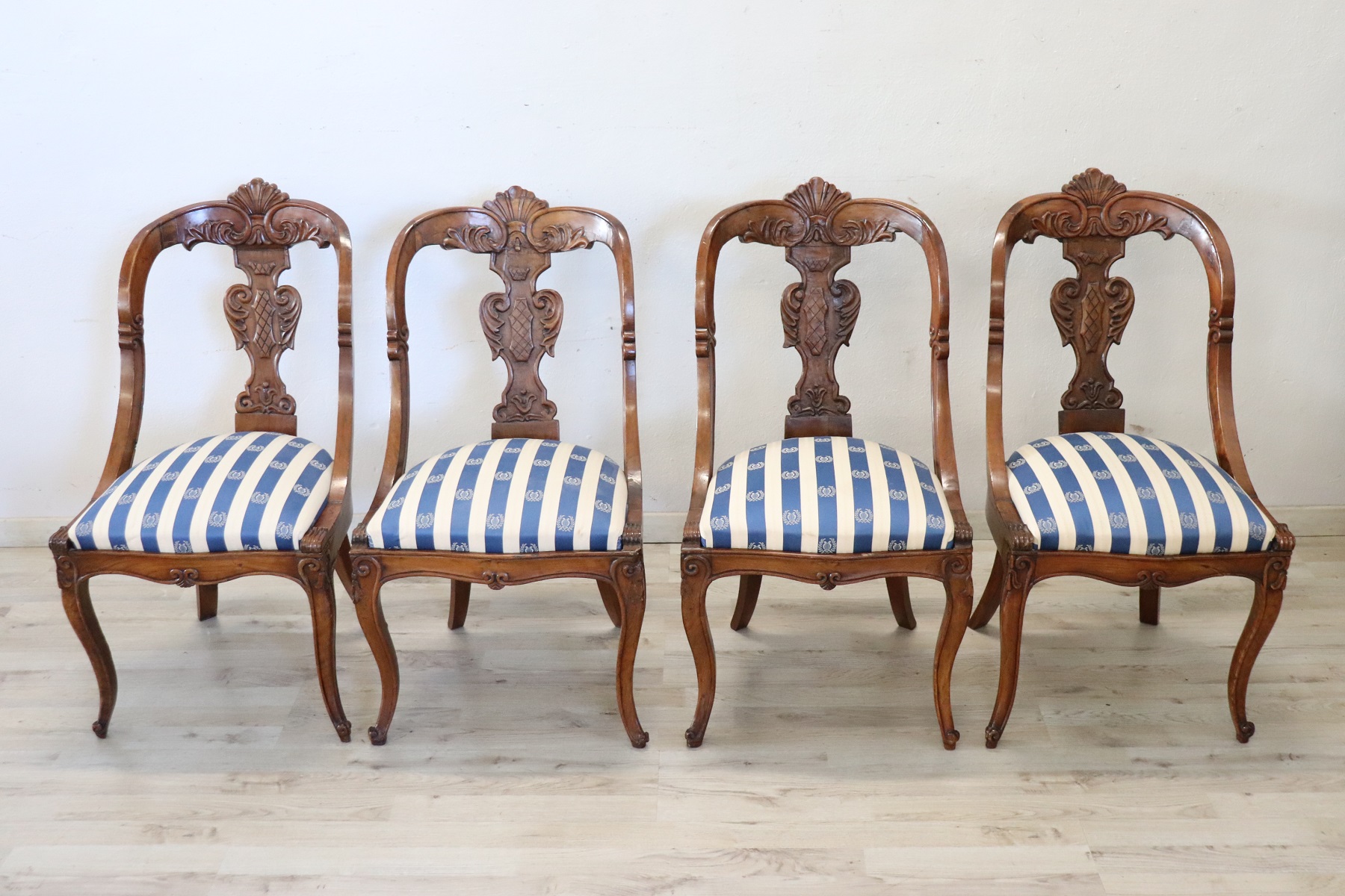Dining Chairs in Carved Walnut, Early 19th Century, Set of 4