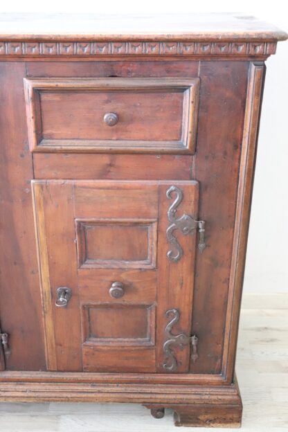 Antique Sideboard in Walnut, Late 17th Century - Image 4
