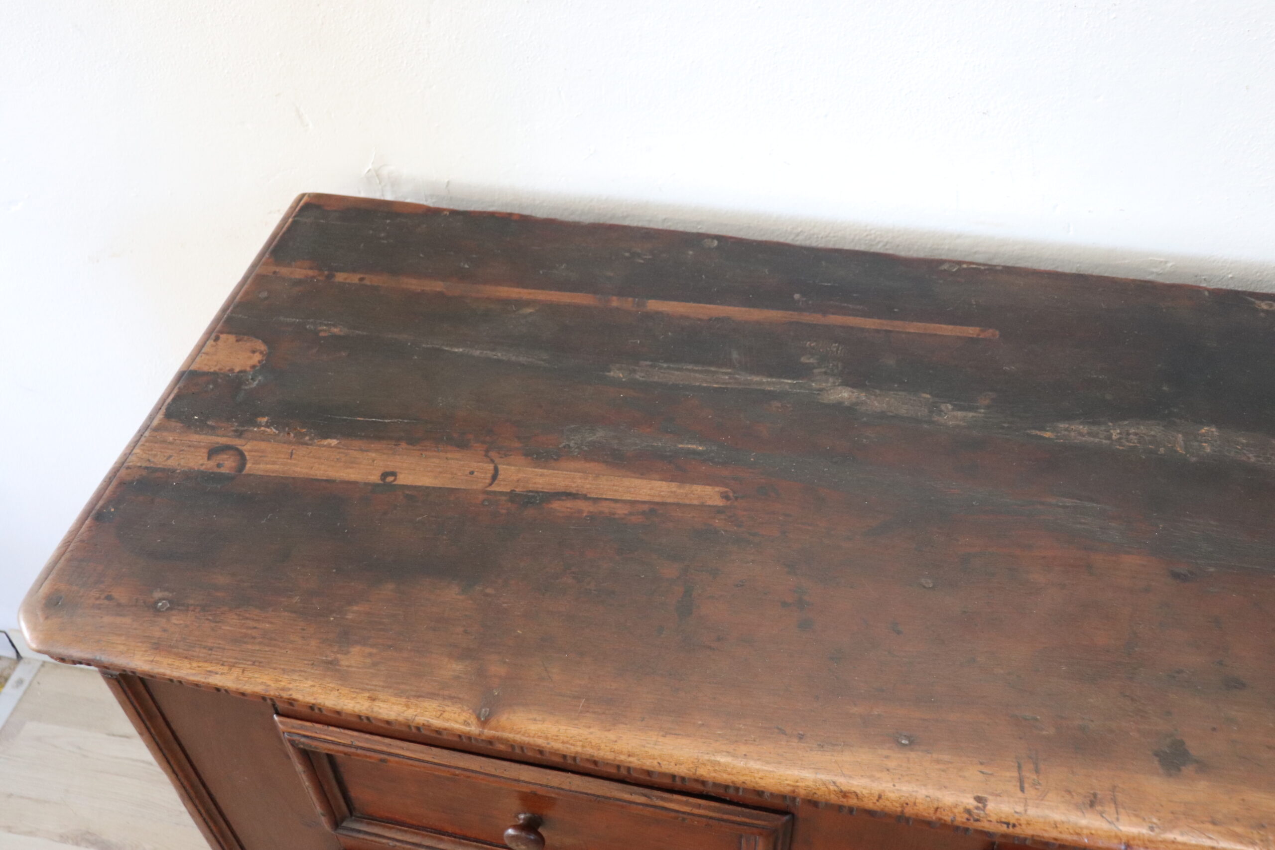 Antique Sideboard in Walnut, Late 17th Century