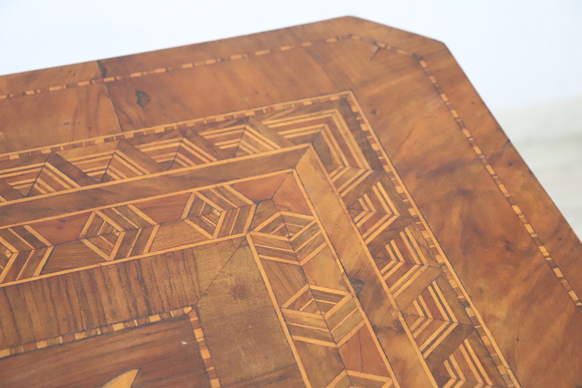 Mid 19th Century Inlay Walnut Tripod Table