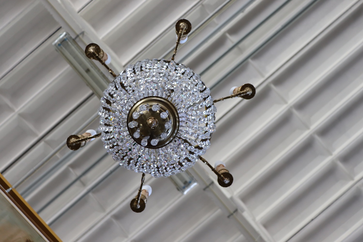 Gilded Bronze And Crystal Antique Chandelier With 10 Bulbs, Late 19th Century