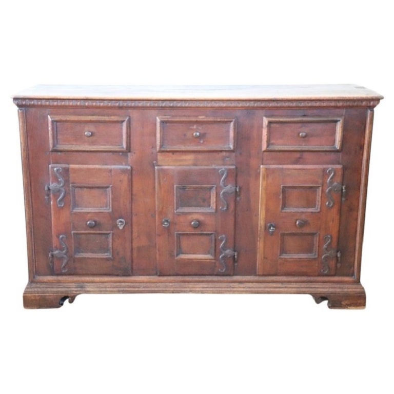 Antique Sideboard in Walnut, Late 17th Century